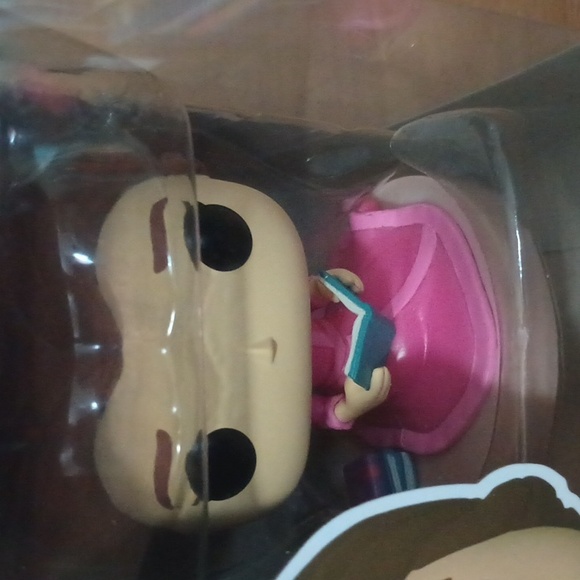 Disney Princess Belle Reading Funko Pop - Picture 5 of 5